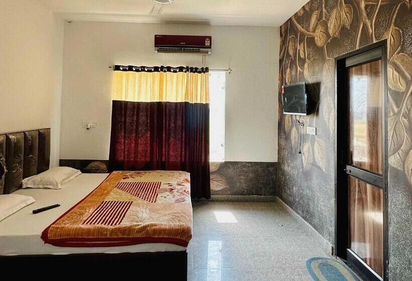 Hotel Oyo 81207 Elginn Blu  And Restaurant