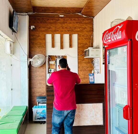 Hotel Oyo 81207 Elginn Blu  And Restaurant