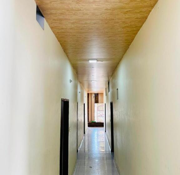 Hotel Oyo 81207 Elginn Blu  And Restaurant