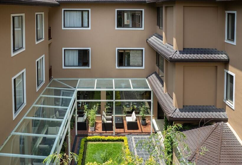 هتل Thrive, A Tropical Courtyard