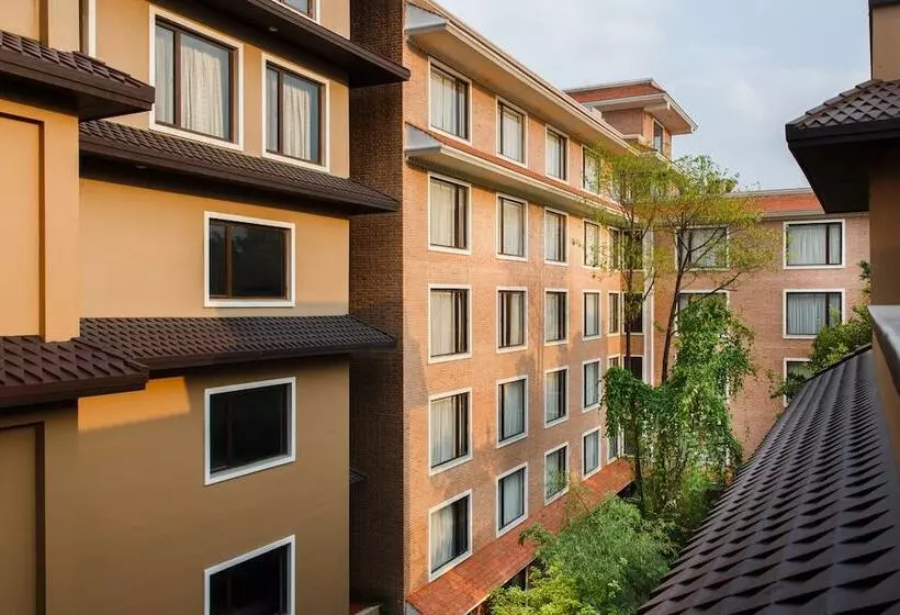 هتل Thrive, A Tropical Courtyard