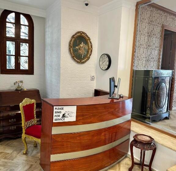 Monte Cristo Hotel With Rooftop Pool