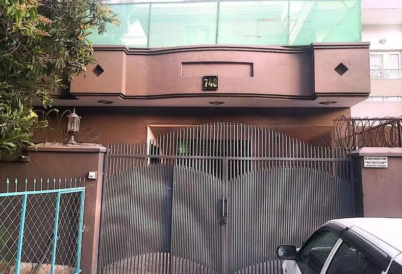 پانسیون Frank In Guest House