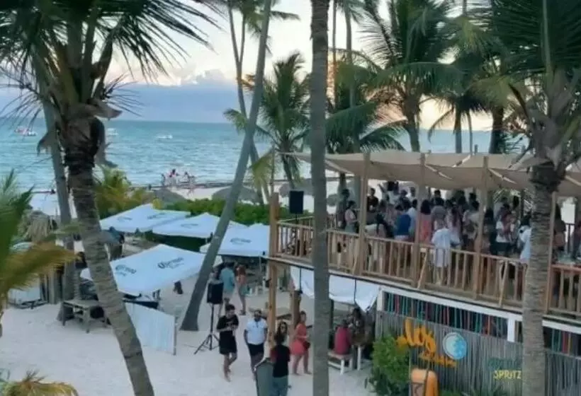 هتل Los Corales Villas And Suites   Beach Club, Spa, Restaurants