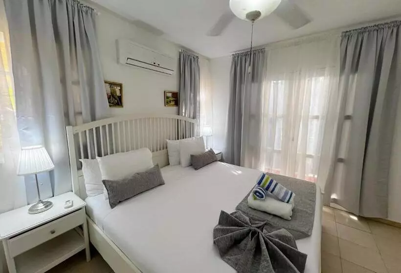 هتل Los Corales Villas And Suites   Beach Club, Spa, Restaurants