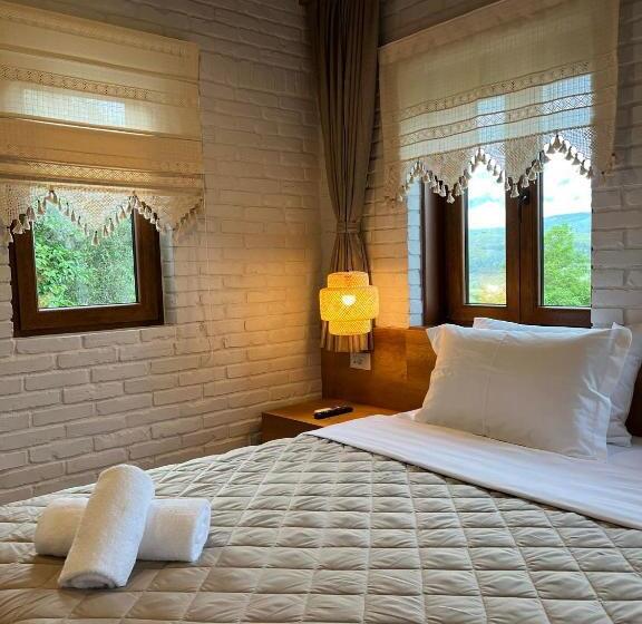 هتل The Stone Sky