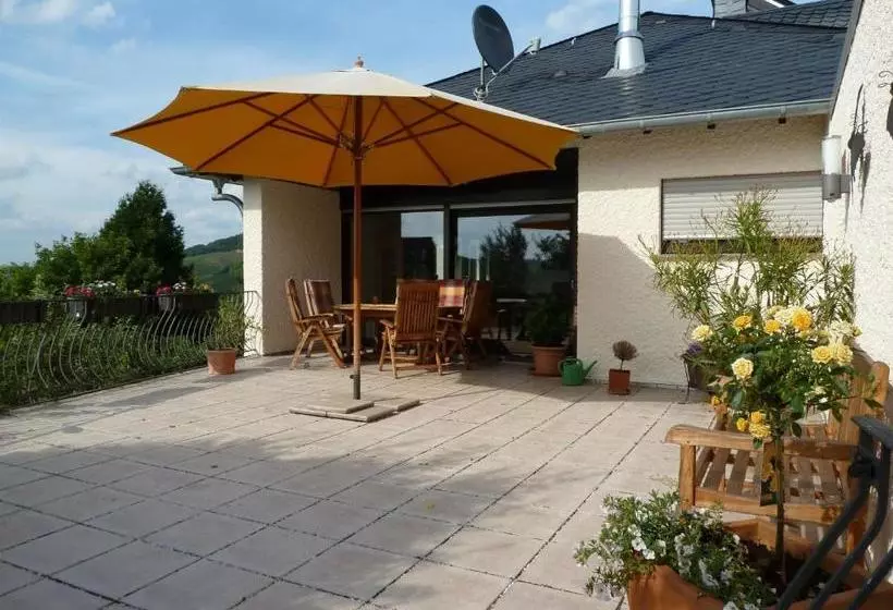 Hotelli Gästehaus Sproß