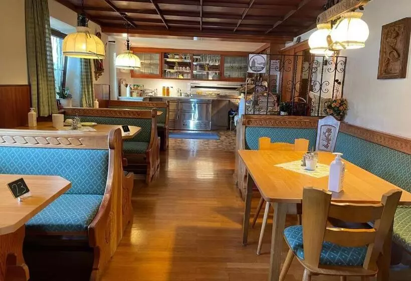 Hotelli Gästehaus Stefanie