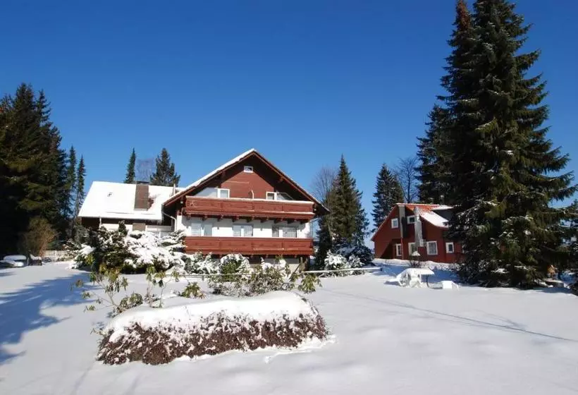 Hotelli Gästehaus Tannenhof