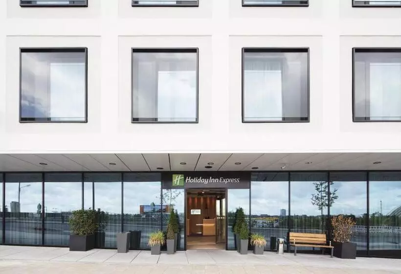 ホテル Holiday Inn Express Munich City West, An Ihg