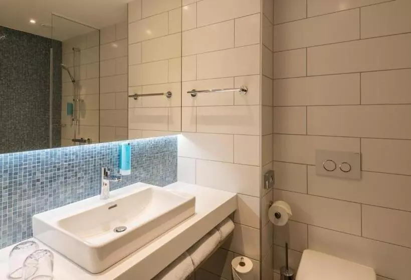 ホテル Holiday Inn Express Munich City West, An Ihg