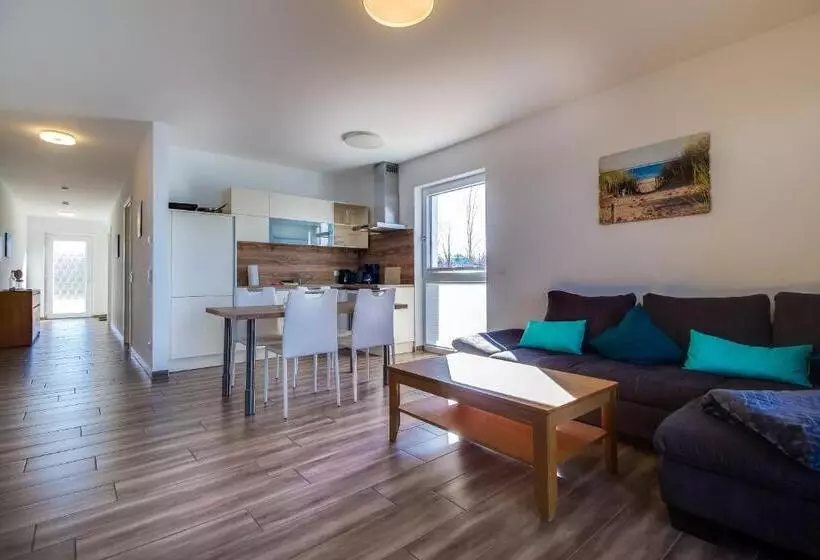 ホテル Lagovida Das Ferienresort Am Störmthaler See