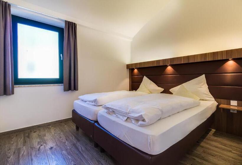 ホテル Lagovida Das Ferienresort Am Störmthaler See