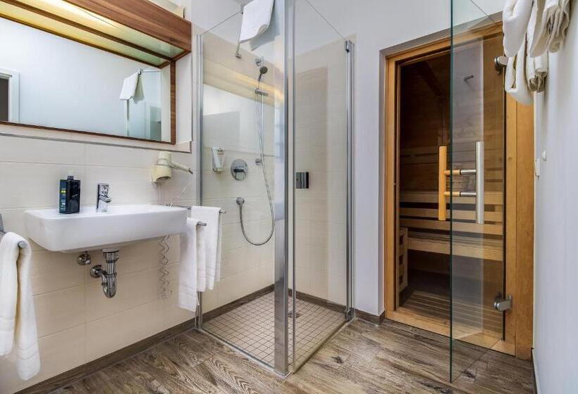 ホテル Lagovida Das Ferienresort Am Störmthaler See