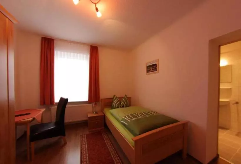 هتل Pension Am Ostbahnhof