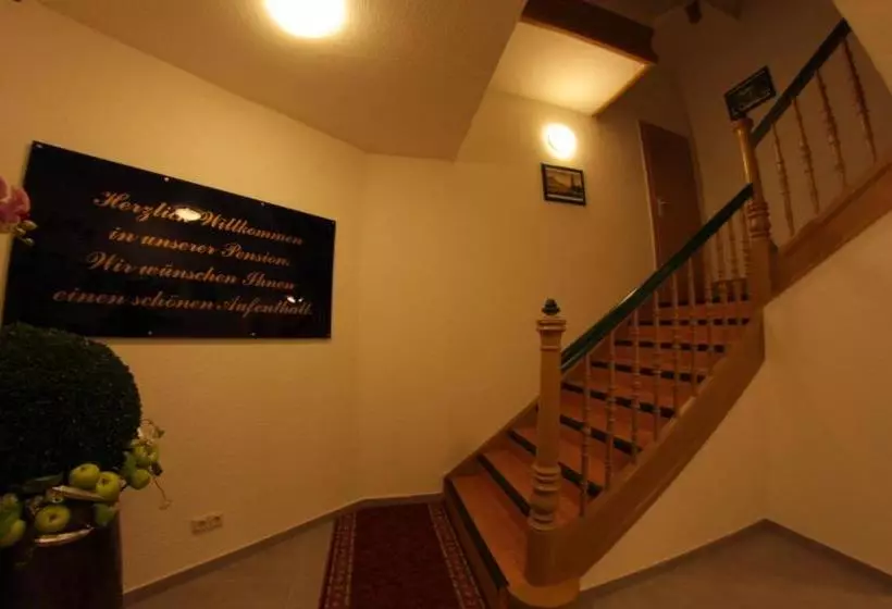 هتل Pension Am Ostbahnhof