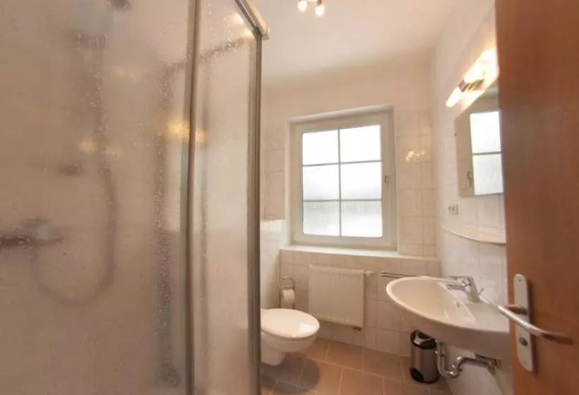 هتل Pension Am Ostbahnhof