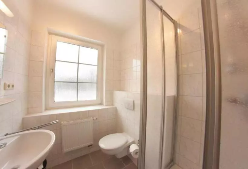 هتل Pension Am Ostbahnhof