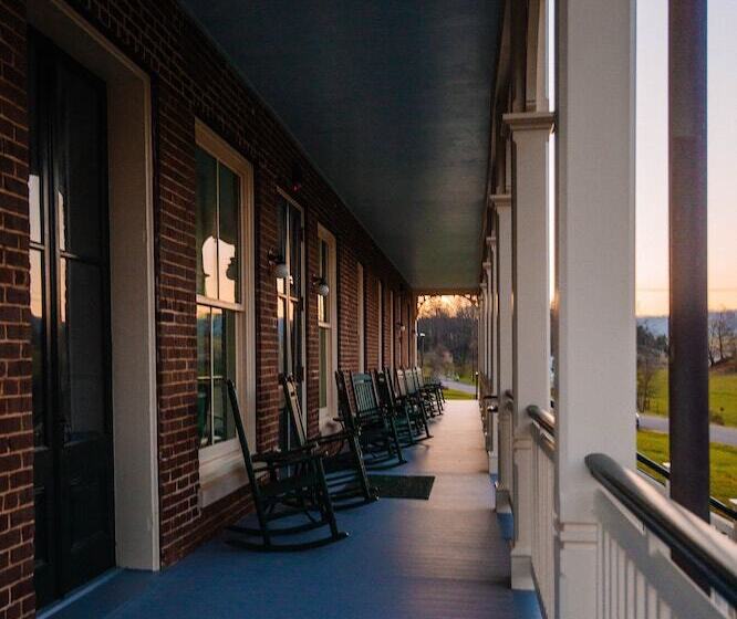 호스텔 The Inn At Foster Falls