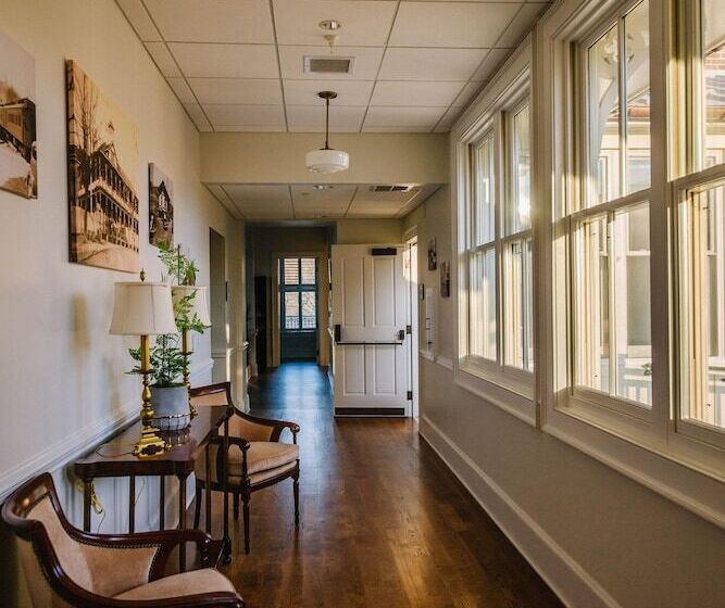 호스텔 The Inn At Foster Falls