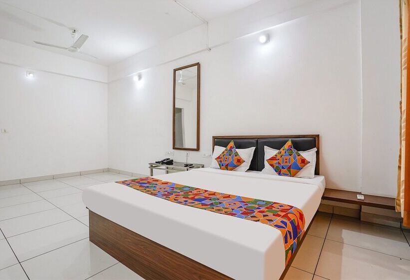 ホテル Fabexpress Royal Inn