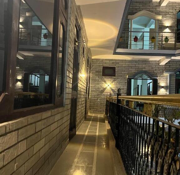 هتل Narayana Guest House