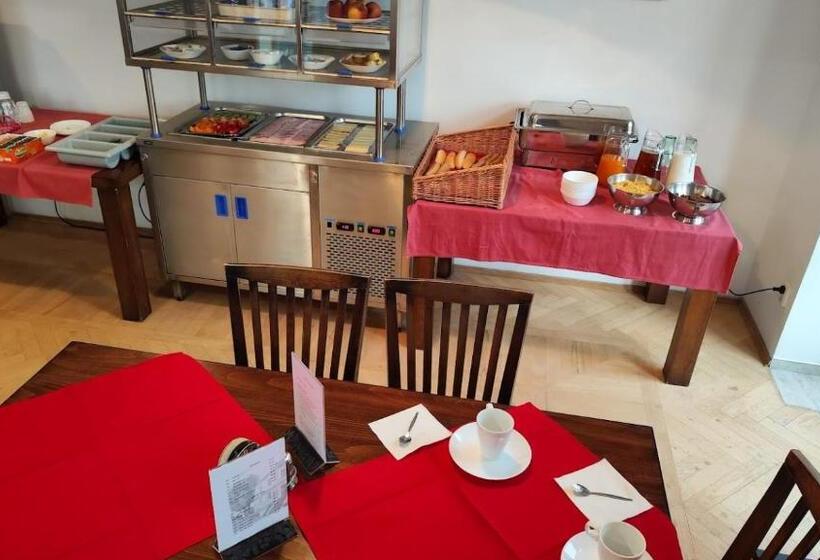 ホテル Stará škola