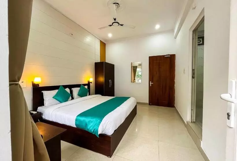 هتل The Yachis Rishikesh