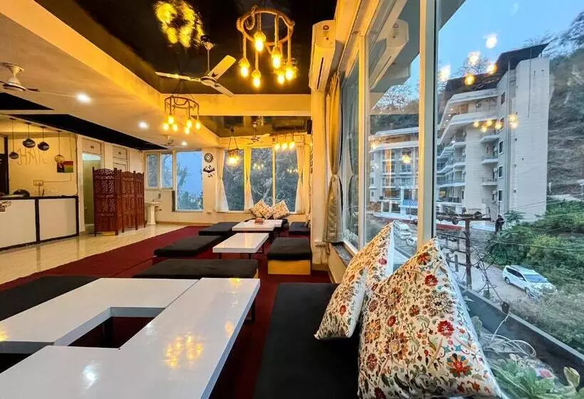 هتل The Yachis Rishikesh