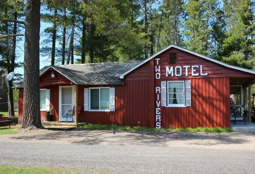 Retkeilymaja Two Rivers Motel And Cabins Of Kenton, Mi