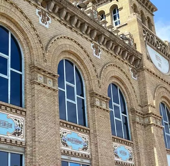 هتل Az Orús Factory