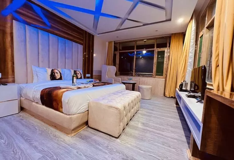 Hill River Resort By West Western