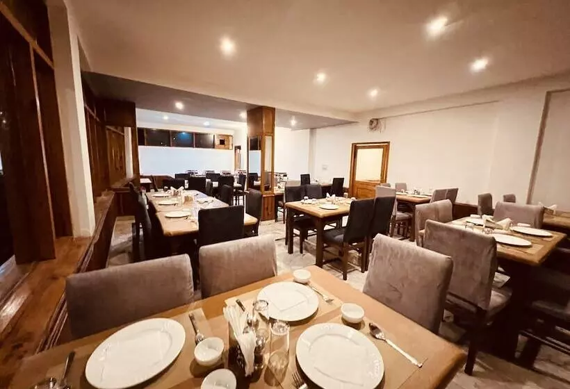 Hill River Resort By West Western