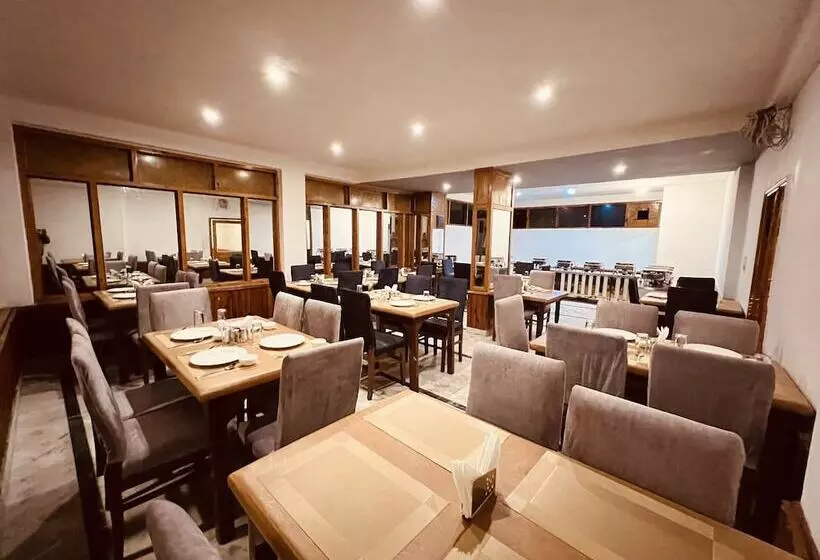 Hill River Resort By West Western