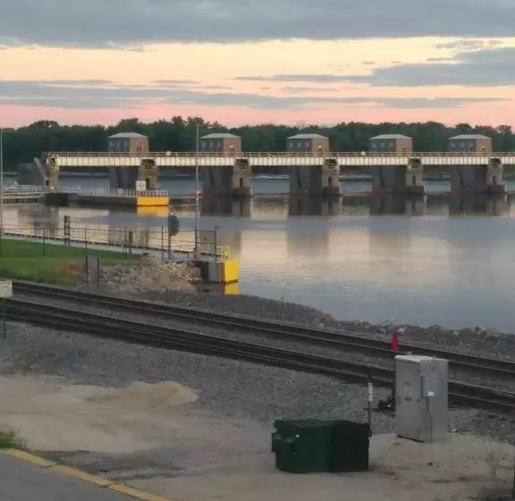 Retkeilymaja The Burlington Hotel & Bar   Alma Wi