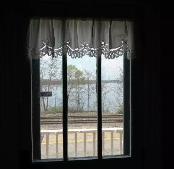 Retkeilymaja The Burlington Hotel & Bar   Alma Wi