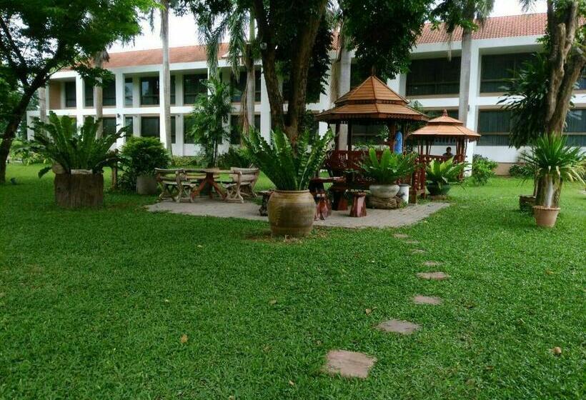 Hotel โรงแรมฉัตรแก้ว