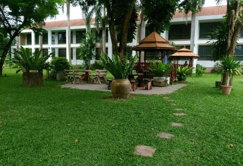 Hotelli โรงแรมฉัตรแก้ว