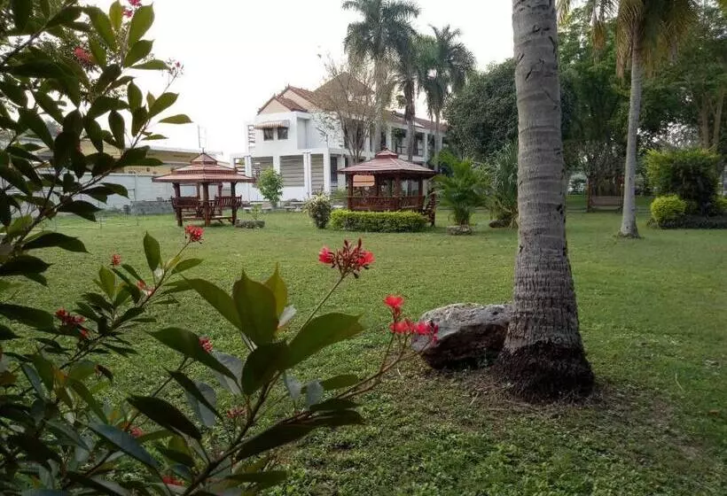 Hotelli โรงแรมฉัตรแก้ว