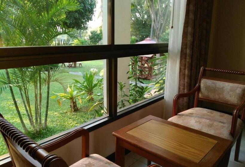 Hotel โรงแรมฉัตรแก้ว