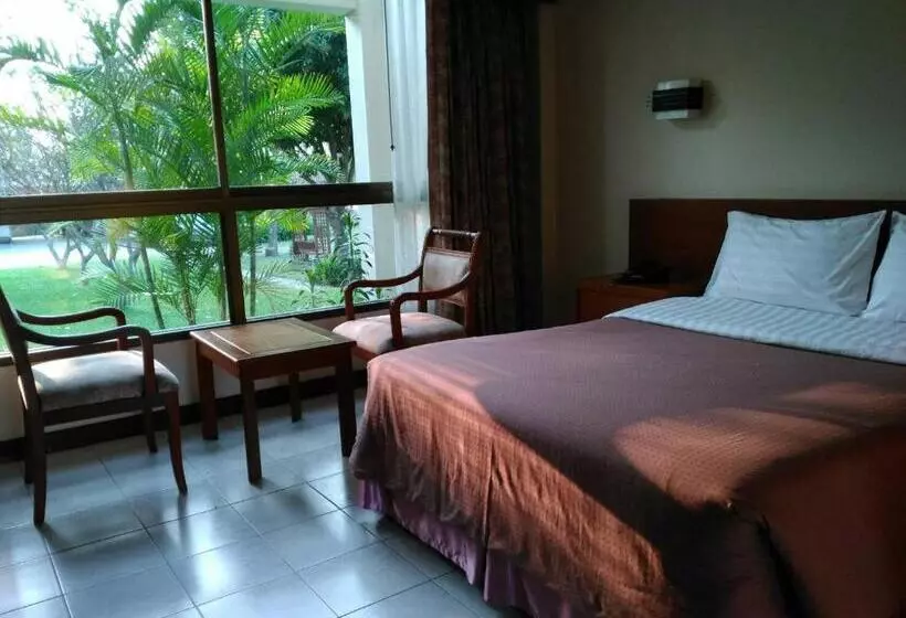 Hotelli โรงแรมฉัตรแก้ว