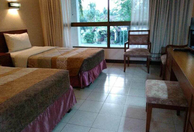 Hotel โรงแรมฉัตรแก้ว