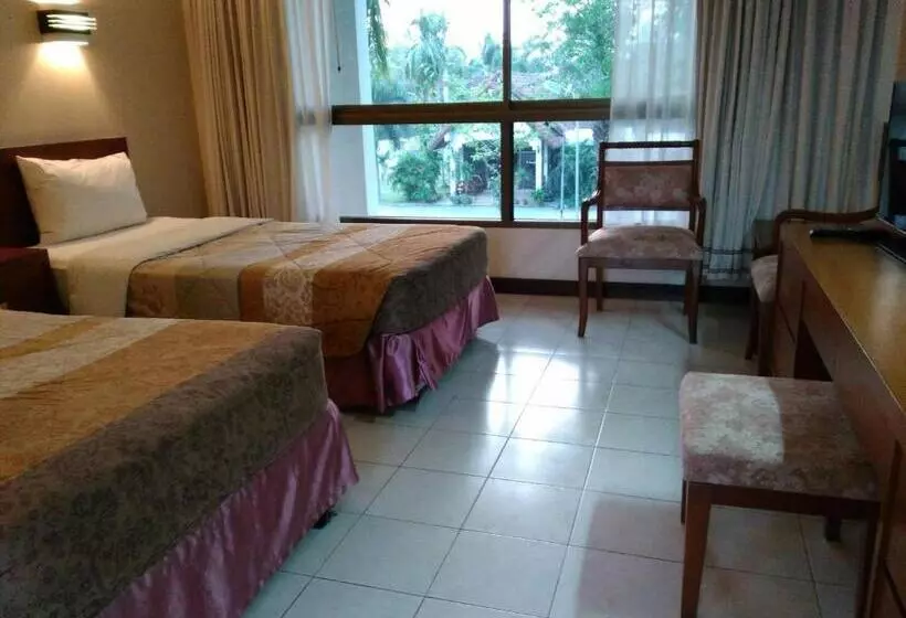 Hotelli โรงแรมฉัตรแก้ว