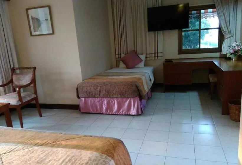 Hotelli โรงแรมฉัตรแก้ว