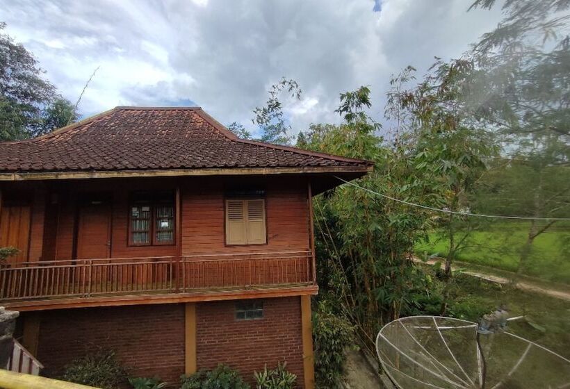 בית מלון כפרי Oyo Home 91250 Desa Wisata Taraju