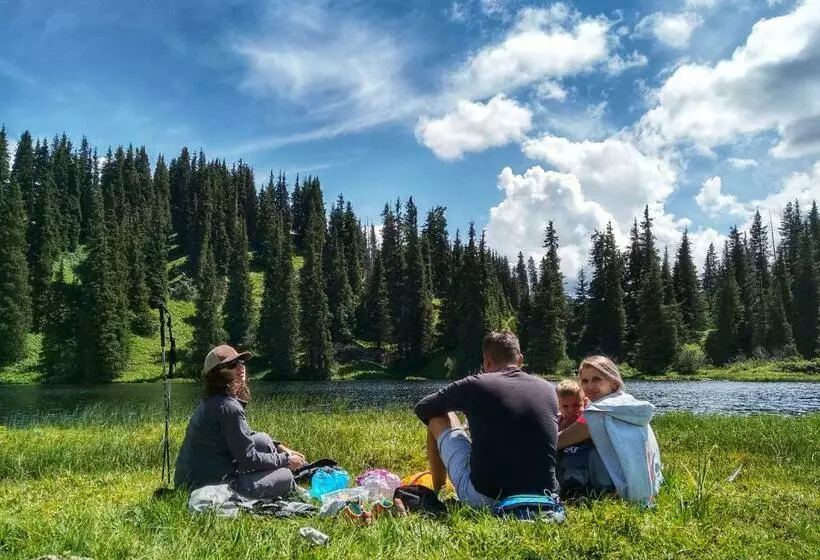 هاستل Jyrgalan Yurt Lodge