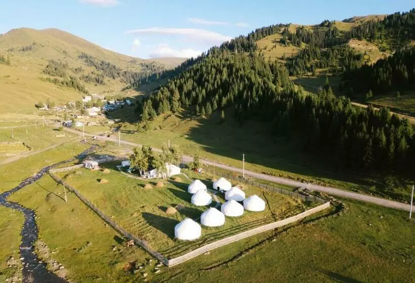 هاستل Jyrgalan Yurt Lodge
