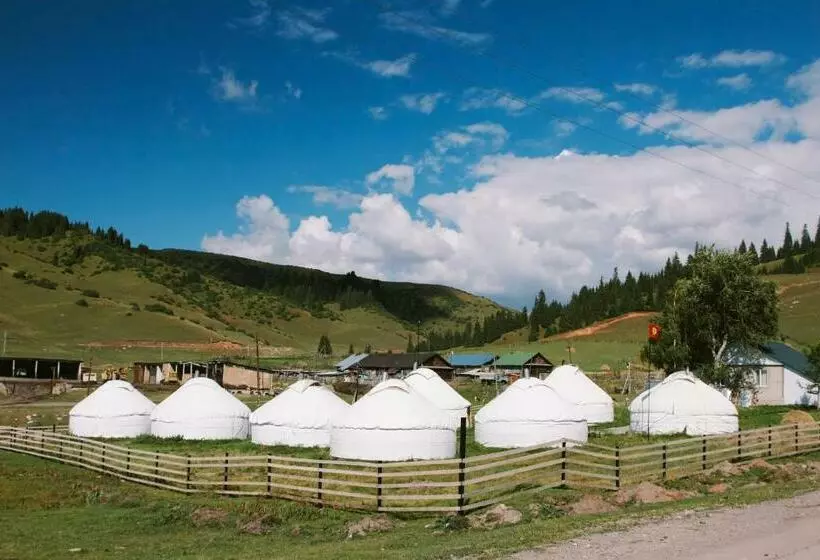 هاستل Jyrgalan Yurt Lodge