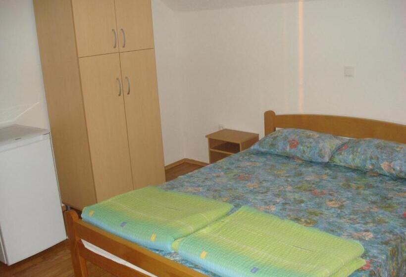 پانسیون Guesthouse Zimovski