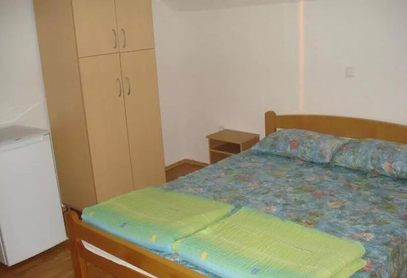 پانسیون Guesthouse Zimovski